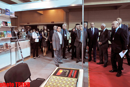 Bakıda 2-ci beynəlxalq kitab sərgi yarmarkası öz işinə başlayıb (FOTO)