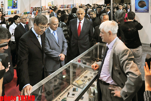 Bakıda 2-ci beynəlxalq kitab sərgi yarmarkası öz işinə başlayıb (FOTO)