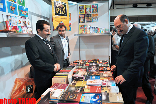 Bakıda 2-ci beynəlxalq kitab sərgi yarmarkası öz işinə başlayıb (FOTO)