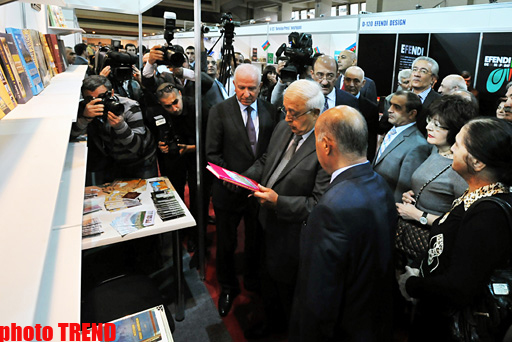 Bakıda 2-ci beynəlxalq kitab sərgi yarmarkası öz işinə başlayıb (FOTO)