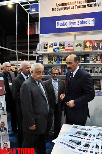 Bakıda 2-ci beynəlxalq kitab sərgi yarmarkası öz işinə başlayıb (FOTO)