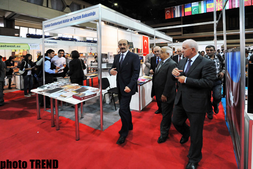 Bakıda 2-ci beynəlxalq kitab sərgi yarmarkası öz işinə başlayıb (FOTO)