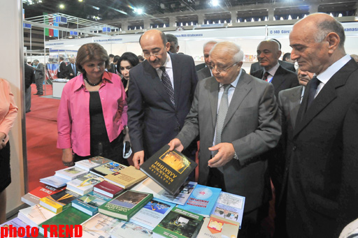 Bakıda 2-ci beynəlxalq kitab sərgi yarmarkası öz işinə başlayıb (FOTO)