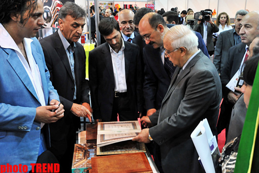 Bakıda 2-ci beynəlxalq kitab sərgi yarmarkası öz işinə başlayıb (FOTO)