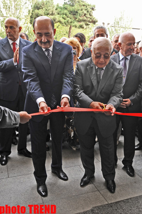 Bakıda 2-ci beynəlxalq kitab sərgi yarmarkası öz işinə başlayıb (FOTO)