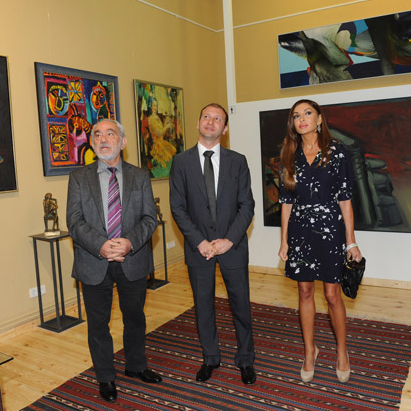 Birinci xanım Mehriban Əliyeva Berlindəki "Berlin-Baku-Galeri" sərgi salonunda və Azərbaycanın Almaniyadakı səfirliyində olub (FOTO)