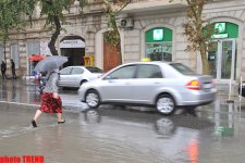 Bakıda güclü yağışlar sabah günortaya gədər davam edəcək (FOTO)