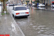 Bakıda güclü yağışlar sabah günortaya gədər davam edəcək (FOTO)