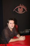 Teleaparıcı və müğənni şam işığında cadudan xilas oldular (FOTO)