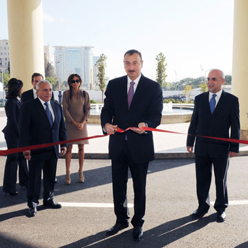 Azərbaycan Prezidenti və xanımı "Hilton Bakı" otel kompleksinin açılışında iştirak edib (FOTO)