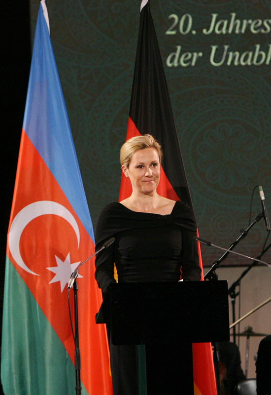 Mehriban Əliyeva: Bölgədə həyata keçirilən bütün irimiqyaslı layihələr Azərbaycanın iştirakı və təşəbbüsü ilə reallaşır (FOTO)