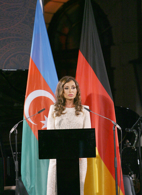 Mehriban Əliyeva: Bölgədə həyata keçirilən bütün irimiqyaslı layihələr Azərbaycanın iştirakı və təşəbbüsü ilə reallaşır (FOTO)