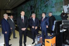 İlham Əliyev Bakıda Nəqliyyatı İntellektual İdarəetmə Mərkəzində görülən işlərlə tanış olub (FOTO)