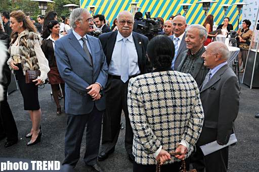 Bakıda yeni "YARAT müasir incəsənət məkanı" QHT-nin təşkil etdiyi "Ön söz" sərgisi açılıb (FOTO)