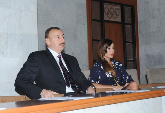 Azərbaycan Prezidenti və onun xanımı dünya üzrə boks çempionatının final mərhələsinin qarşılaşmalarını izləyiblər (FOTO)