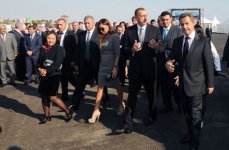 İlham Əliyev: Fransa Minsk qrupunun həmsədri kimi Dağlıq Qarabağ münaqişəsinin sülh yolu ilə həllində mühüm rol oynayır (FOTO)