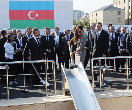 İlham Əliyev: Fransa Minsk qrupunun həmsədri kimi Dağlıq Qarabağ münaqişəsinin sülh yolu ilə həllində mühüm rol oynayır (FOTO)
