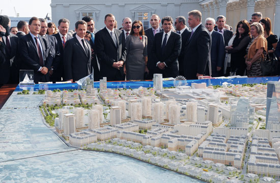 İlham Əliyev: Fransa Minsk qrupunun həmsədri kimi Dağlıq Qarabağ münaqişəsinin sülh yolu ilə həllində mühüm rol oynayır (FOTO)