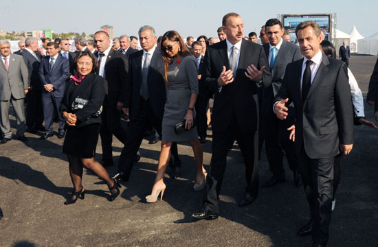 İlham Əliyev: Fransa Minsk qrupunun həmsədri kimi Dağlıq Qarabağ münaqişəsinin sülh yolu ilə həllində mühüm rol oynayır (FOTO)