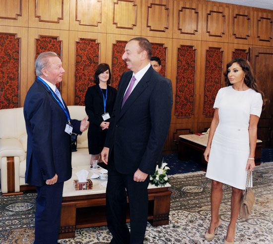 Prezident İlham Əliyev: Müstəqillik dövründə yaşanan sabitlik və dostluq ab-havası Azərbaycanı regional ölkə kimi daha da gücləndirir (ƏLAVƏ OLUNUB ) (FOTO)