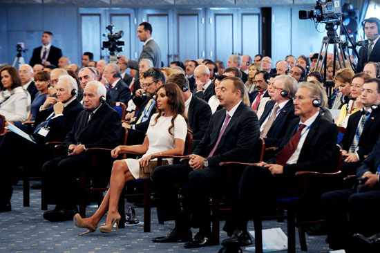 Prezident İlham Əliyev: Müstəqillik dövründə yaşanan sabitlik və dostluq ab-havası Azərbaycanı regional ölkə kimi daha da gücləndirir (ƏLAVƏ OLUNUB ) (FOTO)