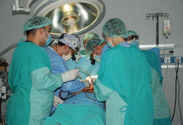 Tibb tarixində ilk: İnsana gözün torlu qişası köçürüldü