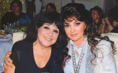 Nazpəri Dostəliyeva Flora Kərimova ilə münasibətlərindən danışdı