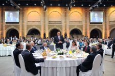 Bakı Beynəlxalq Humanitar Forumunun iştirakçılarının şərəfinə rəsmi ziyafət verilib (FOTO)