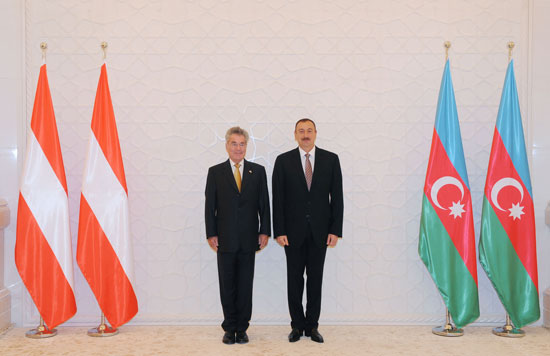 Azərbaycanda rəsmi səfərdə olan Avstriyanın Federal Prezidentinin rəsmi qarşılanma mərasimi olub (FOTO)