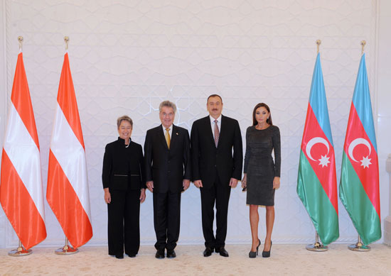 Azərbaycanda rəsmi səfərdə olan Avstriyanın Federal Prezidentinin rəsmi qarşılanma mərasimi olub (FOTO)