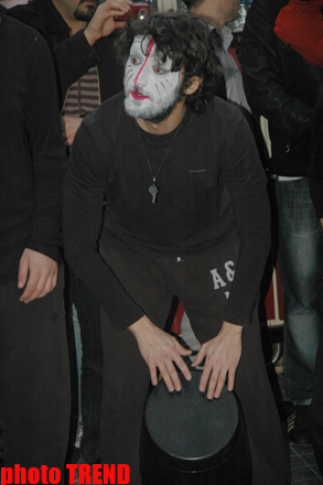 İstanbulda möhtəşəm pantomim küçə teatrı şousu (FOTO)