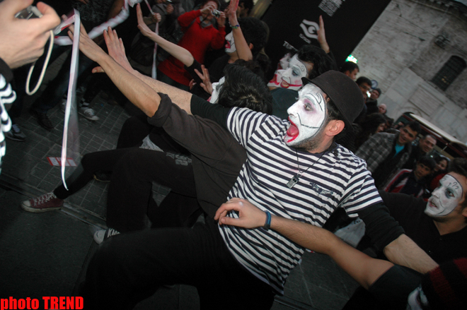 İstanbulda möhtəşəm pantomim küçə teatrı şousu (FOTO)