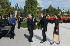 Azərbaycanda rəsmi səfərdə olan Avstriyanın Federal Prezidentinin rəsmi qarşılanma mərasimi olub (FOTO)