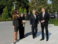 Azərbaycanda rəsmi səfərdə olan Avstriyanın Federal Prezidentinin rəsmi qarşılanma mərasimi olub (FOTO)