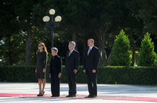 Azərbaycanda rəsmi səfərdə olan Avstriyanın Federal Prezidentinin rəsmi qarşılanma mərasimi olub (FOTO)