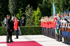 Azərbaycanda rəsmi səfərdə olan Avstriyanın Federal Prezidentinin rəsmi qarşılanma mərasimi olub (FOTO)