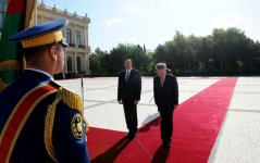 Azərbaycanda rəsmi səfərdə olan Avstriyanın Federal Prezidentinin rəsmi qarşılanma mərasimi olub (FOTO)