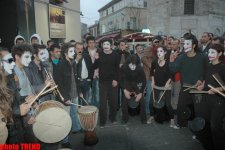 İstanbulda möhtəşəm pantomim küçə teatrı şousu (FOTO)