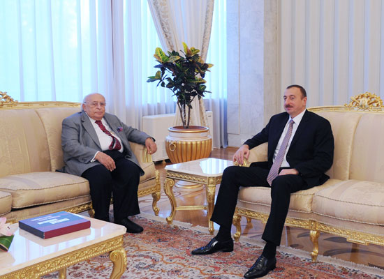 Türkiyənin sabiq prezidenti İlham Əliyevlə görüşüb (FOTO)