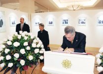 Avstriya Prezidenti Heydər Əliyev Fondunda olub (FOTO)
