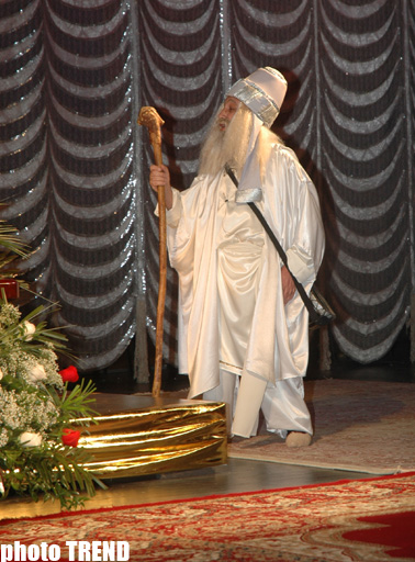 Yaşar Nuri mələklərin əhatəsində Habil Əliyevi seçib, "Dədə Qorqud"ə öyüd-nəsihət verdi (FOTO)