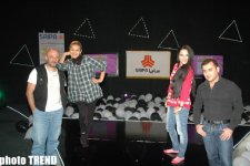 Avtomobil qazanan Rəqsanə qonaqlıq verir (FOTO)
