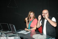 Avtomobil qazanan Rəqsanə qonaqlıq verir (FOTO)