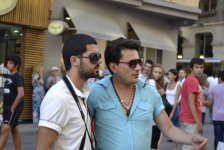 Populyar türk seriallarında rol alan aktyor Azərbaycan haqqında film çəkir (FOTO)