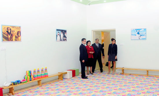 Azərbaycanın birinci xanımı Xəzər rayonunda  bir neçə təhsil müəssisəsinin açılışlarında iştirak etmişdir (FOTO)