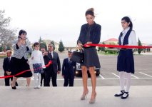 Azərbaycanın birinci xanımı Xəzər rayonunda  bir neçə təhsil müəssisəsinin açılışlarında iştirak etmişdir (FOTO)