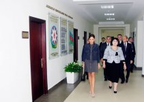 Azərbaycanın birinci xanımı Xəzər rayonunda  bir neçə təhsil müəssisəsinin açılışlarında iştirak etmişdir (FOTO)