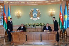 Azərbaycan və Qazaxıstan arasında dörd sənəd imzalanıb (FOTO)
