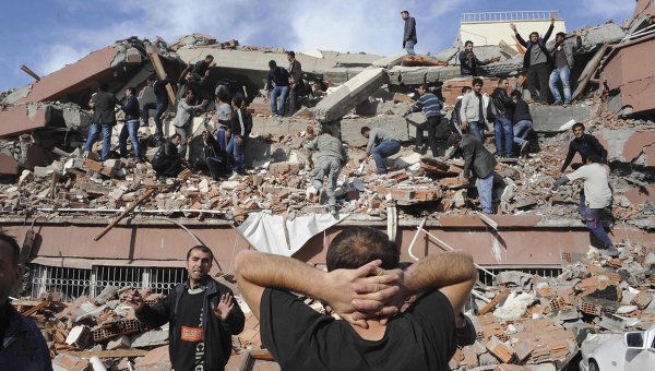 Türkiyənin Van şəhərində baş verən zəlzələdə ölənlərin sayı 600-ə yaxınlaşıb