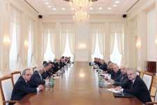 Nazirlər Kabinetinin 2011-ci ilin 9 ayının sosial-iqtisadi inkişafının yekunlarına həsr olunmuş iclası keçirilib (FOTO)